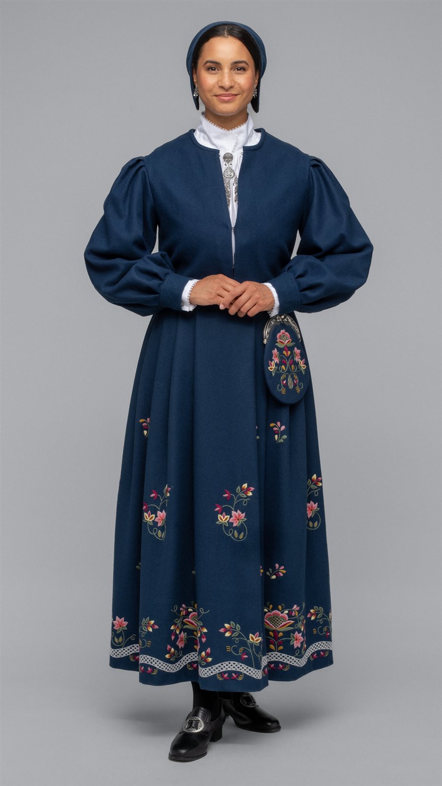 Lundebydrakt Norsk Flid nettbutikk og bunader